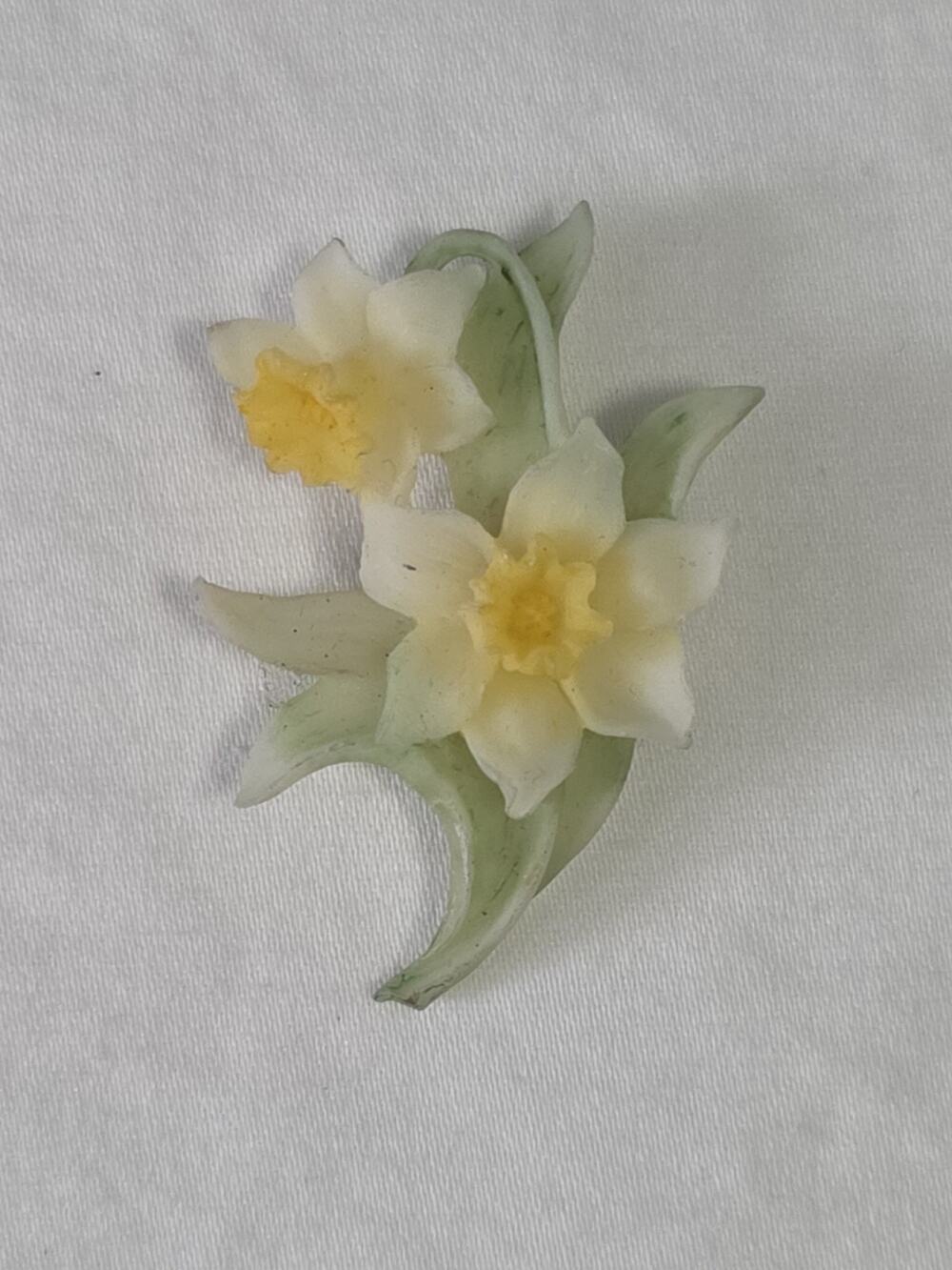 Vintage 1999 Roman Daffodils Brooch Pin Flower Yellow Green Celluloid Plastic